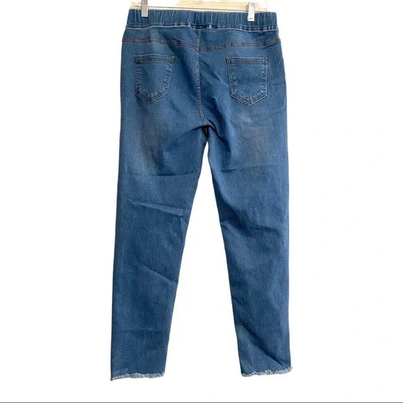 ❌SOLD❌ 3/$15 💙Frayed Hem Distressed Jeggings - Picture 3 of 10